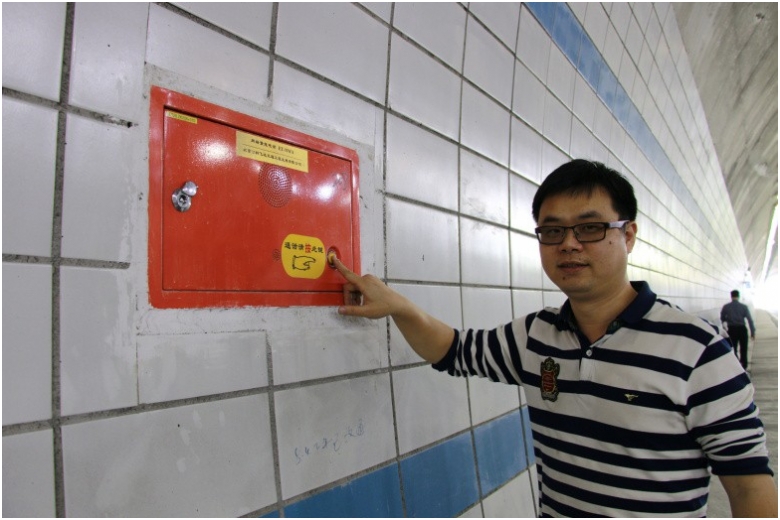 “擺地?cái)偂睂Ｓ?、隧道緊急電話設(shè)施_高速公路隧道緊急電話機(jī)